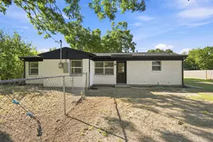 703 Casa Linda St, Ennis, TX 75119 - Photo 23
