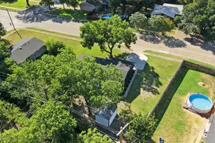 703 Casa Linda St, Ennis, TX 75119 - Photo 33