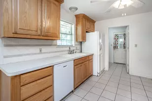 1423 S Howeth St, Gainesville, TX 76240 - Photo 15