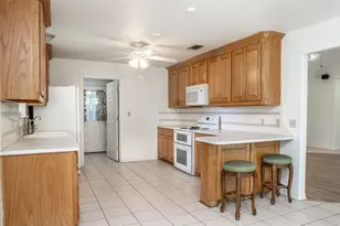 1423 S Howeth St, Gainesville, TX 76240 - Photo 17