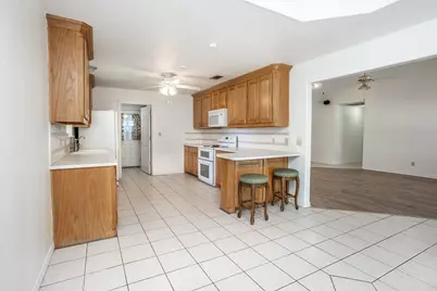 1423 S Howeth Street, Gainesville, TX 76240 - Photo 11