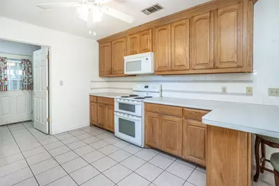 1423 S Howeth Street, Gainesville, TX 76240 - Photo 13