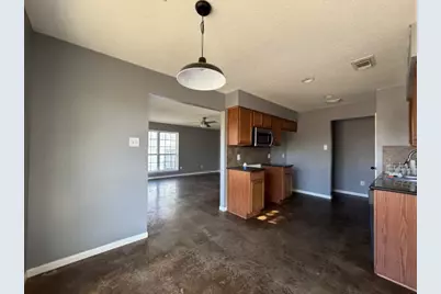 207 S Creek Street, Fredericksburg, TX 78624 - Photo 9