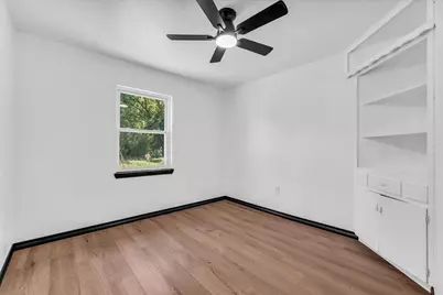 700 4th Street, Bruceville Eddy, TX 76524 - Photo 11
