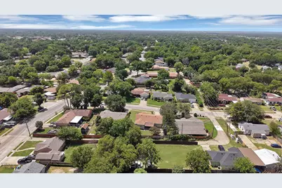 8533 Blossom Lane, Dallas, TX 75227 - Photo 7