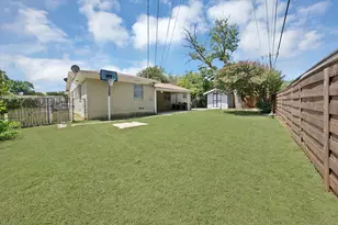8533 Blossom Ln, Dallas, TX 75227 - Photo 35