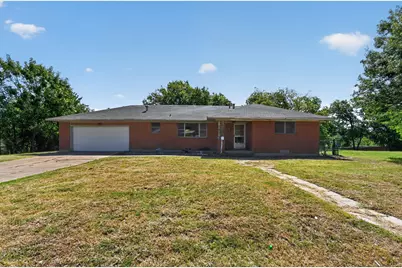 926 SE 5th Street, Grand Prairie, TX 75051 - Photo 1