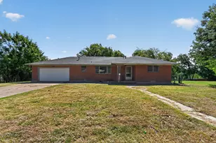 926 SE 5th St, Grand Prairie, TX 75051 - Photo 1