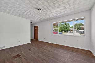 926 SE 5th St, Grand Prairie, TX 75051 - Photo 3