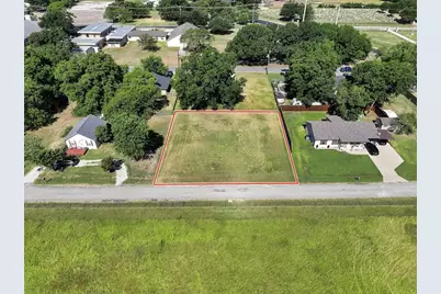 1018 Yarbrough Street, Pilot Point, TX 76258 - Photo 3