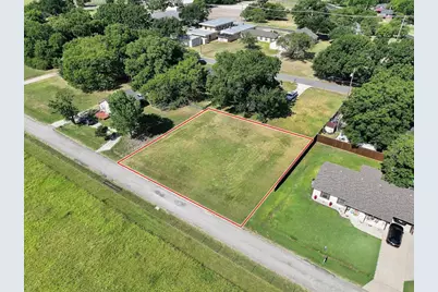 1018 Yarbrough Street, Pilot Point, TX 76258 - Photo 1