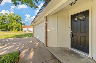 1206 Hemphill Dr, Cleburne, TX 76033 - Photo 3