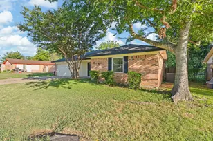 1206 Hemphill Dr, Cleburne, TX 76033 - Photo 3