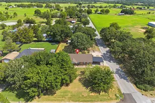 1115 E Sixth St, Springtown, TX 76082 - Photo 35