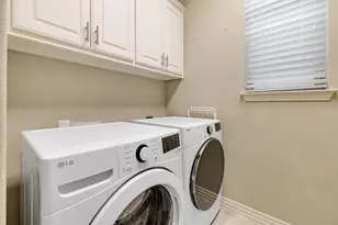 2029 N Hill Dr, Irving, TX 75038 - Photo 21