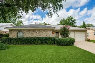 1916 Victoria Dr, Arlington, TX 76012 - Photo 1