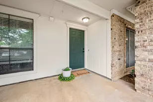 2911 Post Oak Dr, Euless, TX 76039 - Photo 3