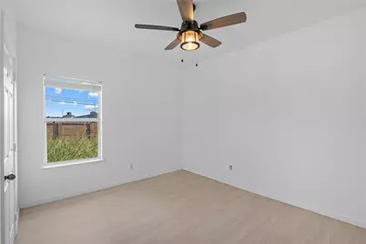 989 Lake Drive, Grand Prairie, TX 75051 - Photo 3