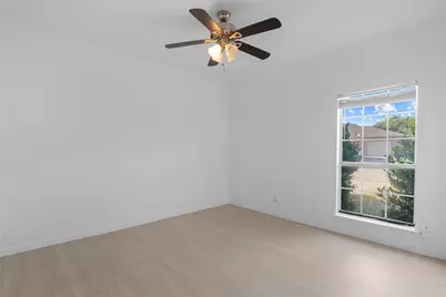 989 Lake Drive, Grand Prairie, TX 75051 - Photo 7