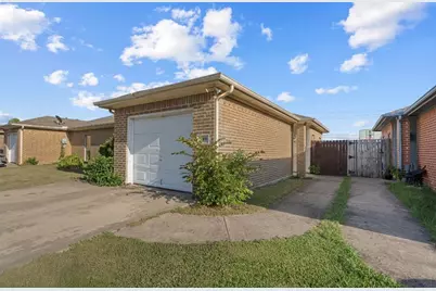 989 Lake Drive, Grand Prairie, TX 75051 - Photo 1
