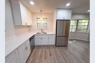 304 Brook Hollow Drive, DeSoto, TX 75115 - Photo 9