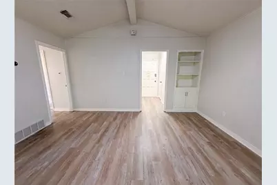 304 Brook Hollow Drive, DeSoto, TX 75115 - Photo 5