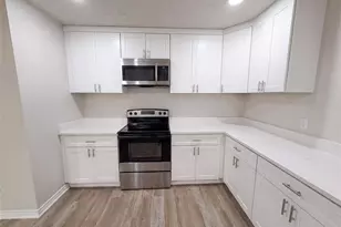 304 Brook Hollow Dr, DeSoto, TX 75115 - Photo 11