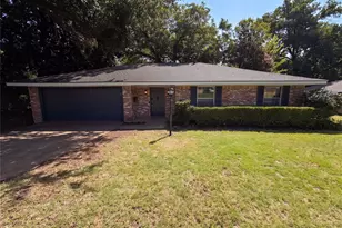 304 Brook Hollow Dr, DeSoto, TX 75115 - Photo 1