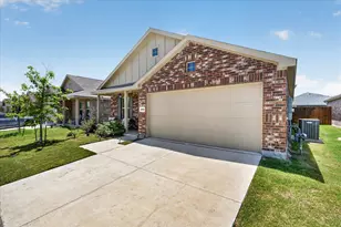 2003 Ava Dr, Ennis, TX 75119 - Photo 3