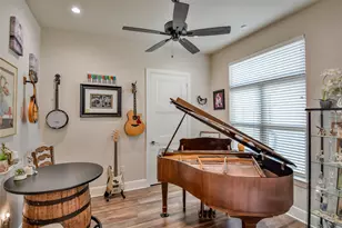 8021 White Dr, Granbury, TX 76049 - Photo 5