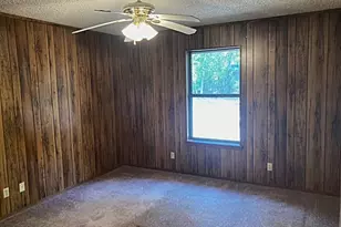 826 W 9th St, Bonham, TX 75418 - Photo 17