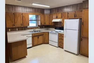 826 W 9th Street, Bonham, TX 75418 - Photo 9
