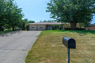 505 Galia St, Bowie, TX 76230 - Photo 3