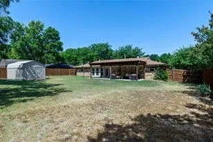 505 Galia St, Bowie, TX 76230 - Photo 27