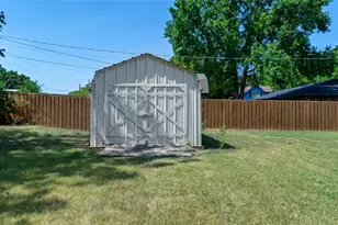 505 Galia St, Bowie, TX 76230 - Photo 29