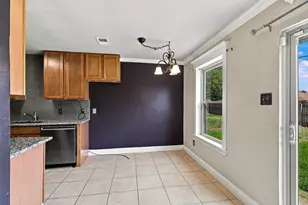 4202 Maple Springs Dr, Arlington, TX 76001 - Photo 9
