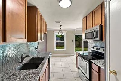 4202 Maple Springs Drive, Arlington, TX 76001 - Photo 13