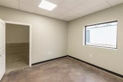 1748 N Main #B, Cleburne, TX 76033 - Photo 3