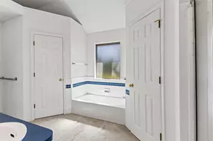 664 Parkridge Blvd, Burleson, TX 76028 - Photo 17