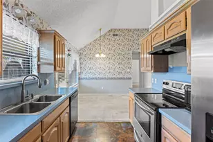 664 Parkridge Blvd, Burleson, TX 76028 - Photo 13