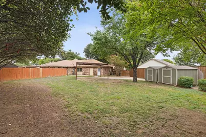 414 Bluegrass Lane, Euless, TX 76039 - Photo 17