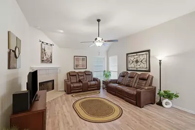 1400 Spanish Trail Drive, Granbury, TX 76048 - Photo 3