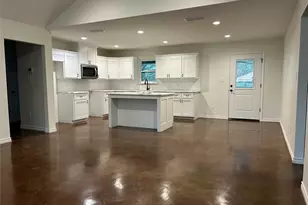 405 S 6th St, Grandview, TX 76050 - Photo 3