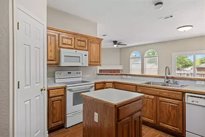104 Bullava Court, Crowley, TX 76036 - Photo 13
