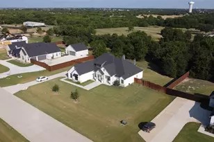 4231 Spg Gdn Rd, Midlothian, TX 76065 - Photo 3