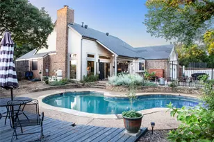 810 Highland Hls Ln, Highland Village, TX 75077 - Photo 3