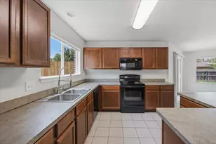 2728 Maegen Cir, Fort Worth, TX 76112 - Photo 13