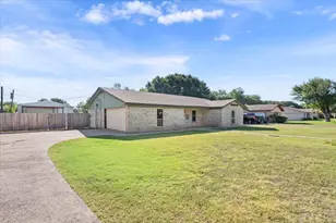 332 Bowie Ln, Hewitt, TX 76643 - Photo 5