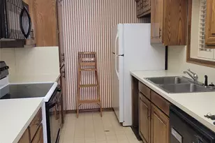 212 W Knox St, Ennis, TX 75119 - Photo 5