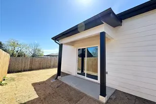 2015 Stuart St, Greenville, TX 75401 - Photo 3
